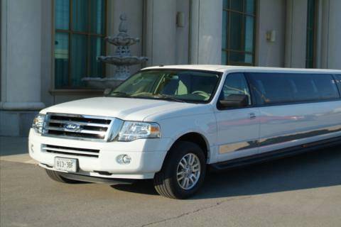 Mississauga, Ontario wedding limo service