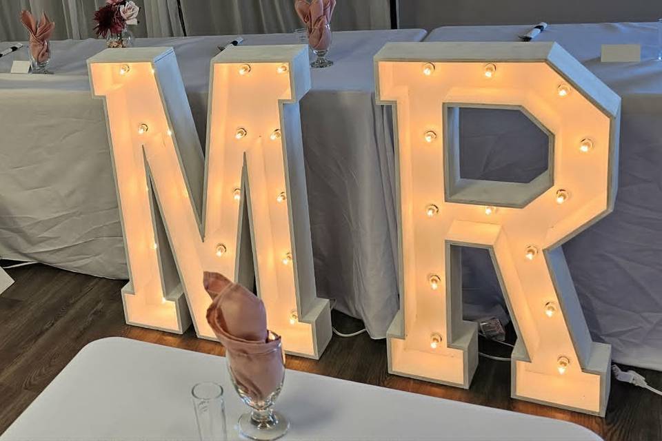 MR & MR Marquee in white