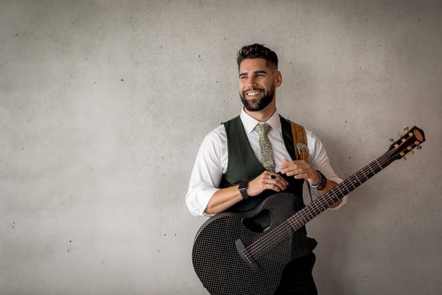 Jeremy de Freitas-One-Man Acoustic Entertainer