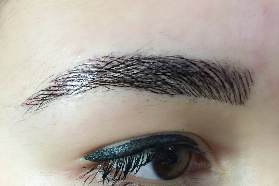 Microbladed brows