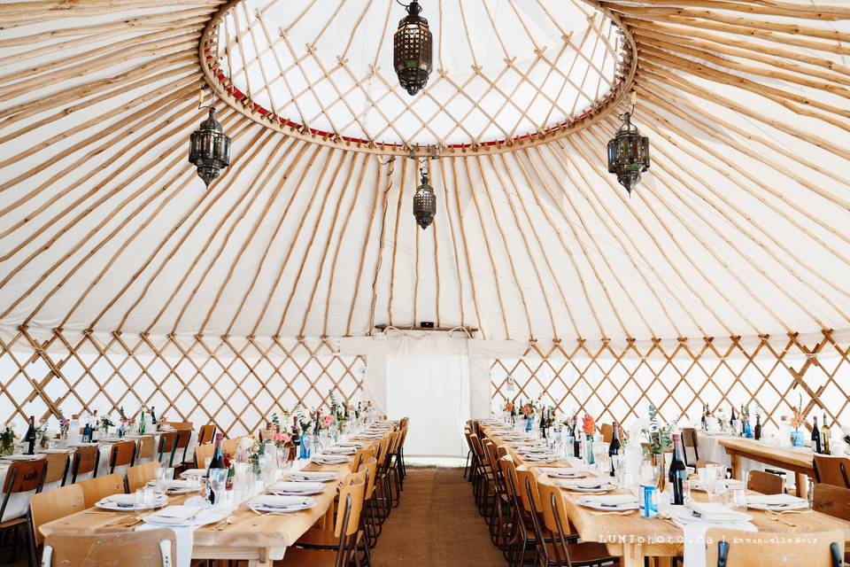 Table decor in the Palace Yurt