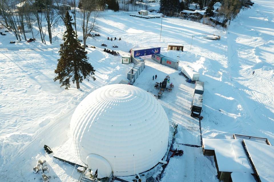 Winter wedding igloo