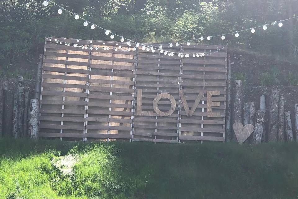 Rustic Pallet with Love sign