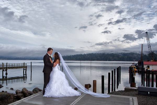 Wedding photos on the pier