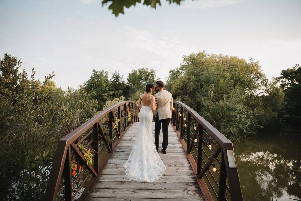 Bridge kiss