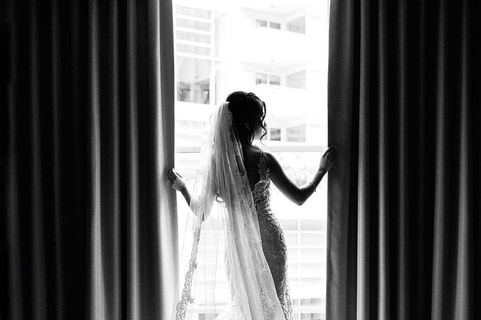 Pinnacle hotel wedding dress