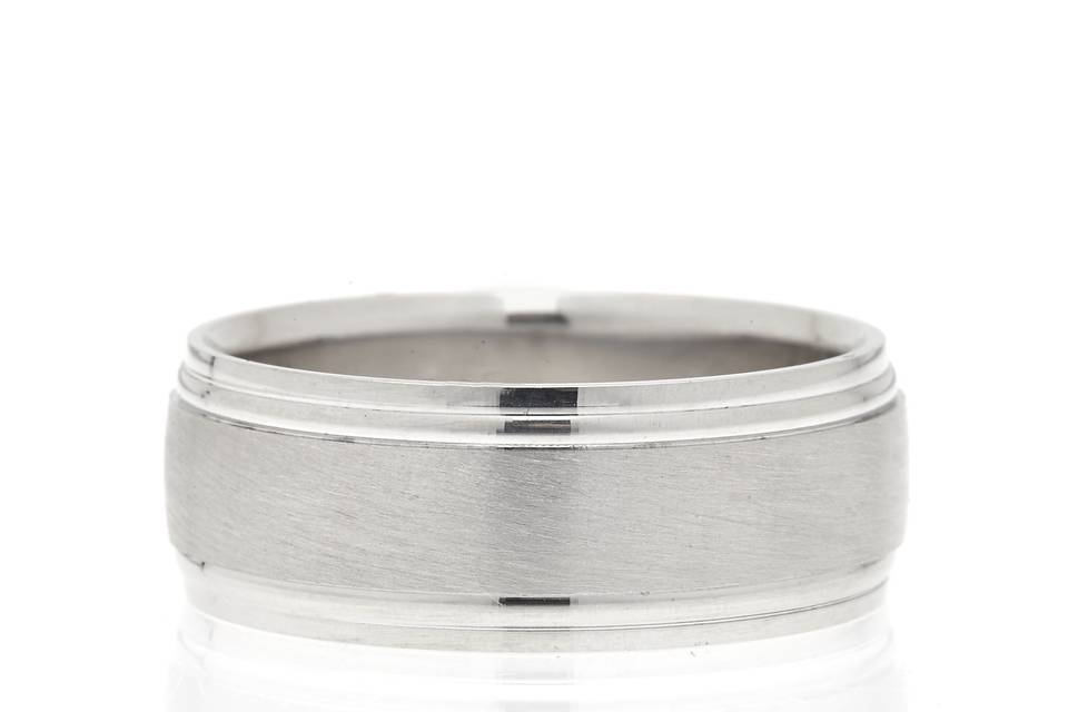 Mens band in white gold