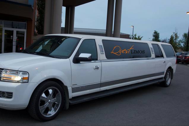 Navigator Stretch Limousine