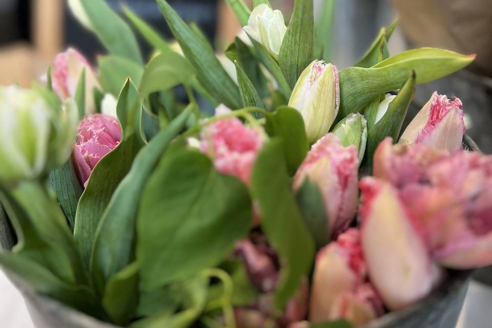 Host a bouquet bar!