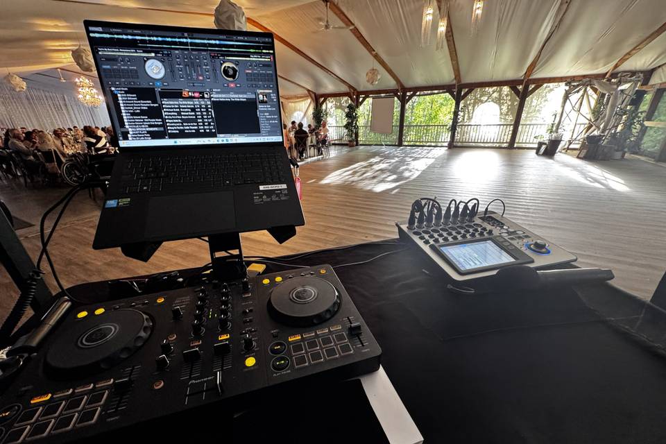 DJ Dance Floor