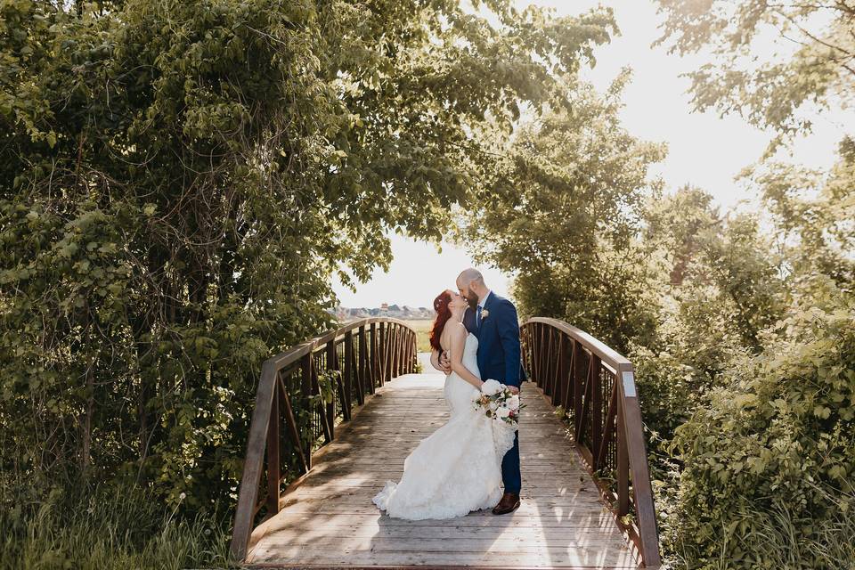 Kiss on the bridge