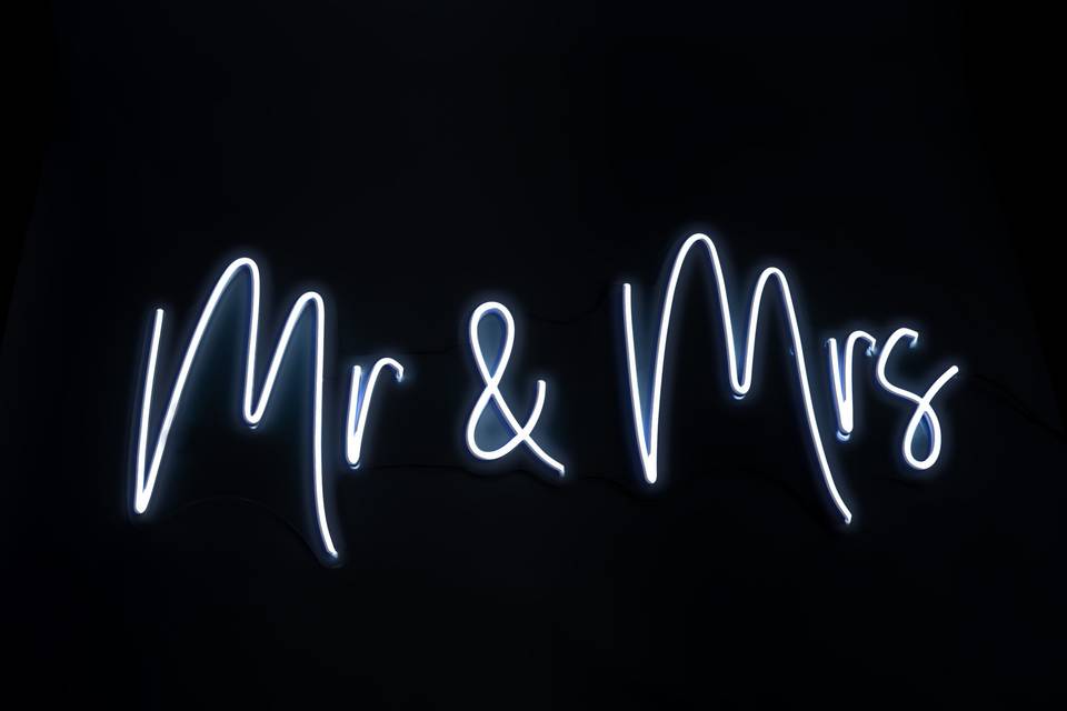 Mr & Mrs - Neon Sign