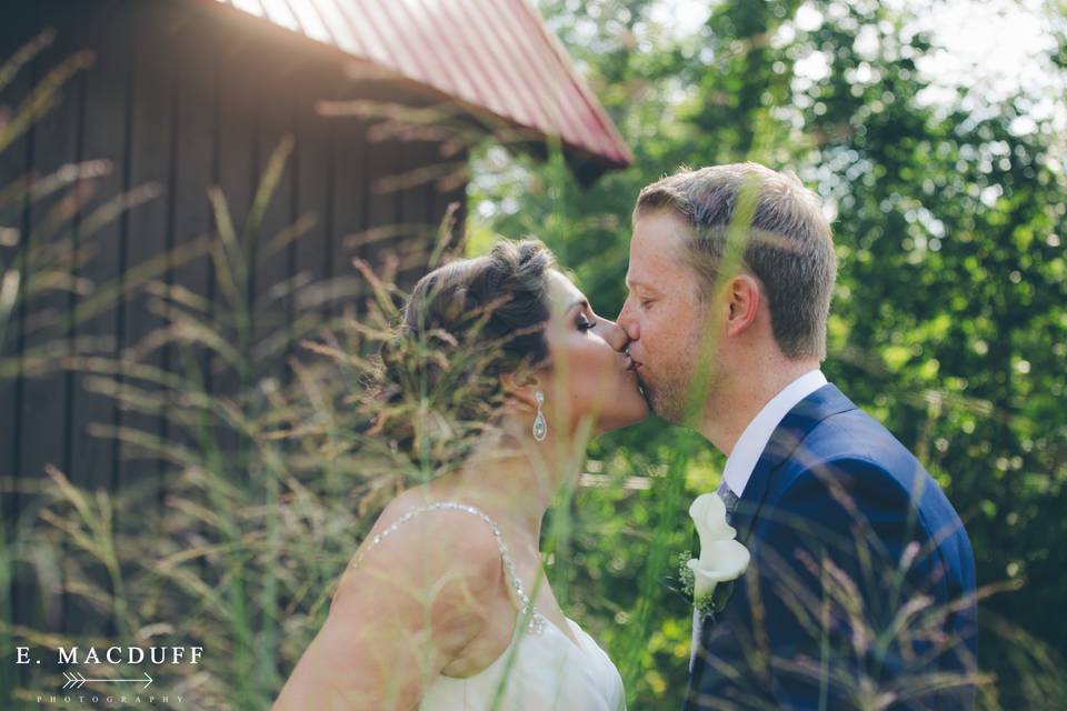 Summer bride and groom