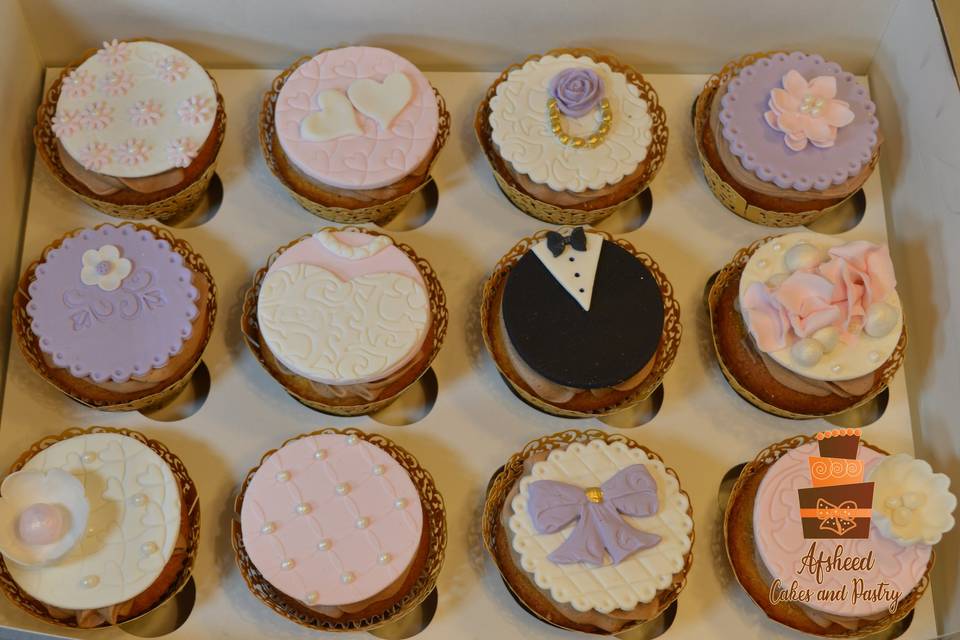 Engagement cupcakes