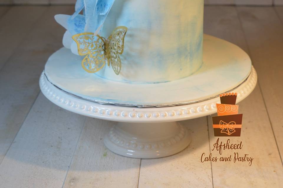 Elegant dreamy engagement cake