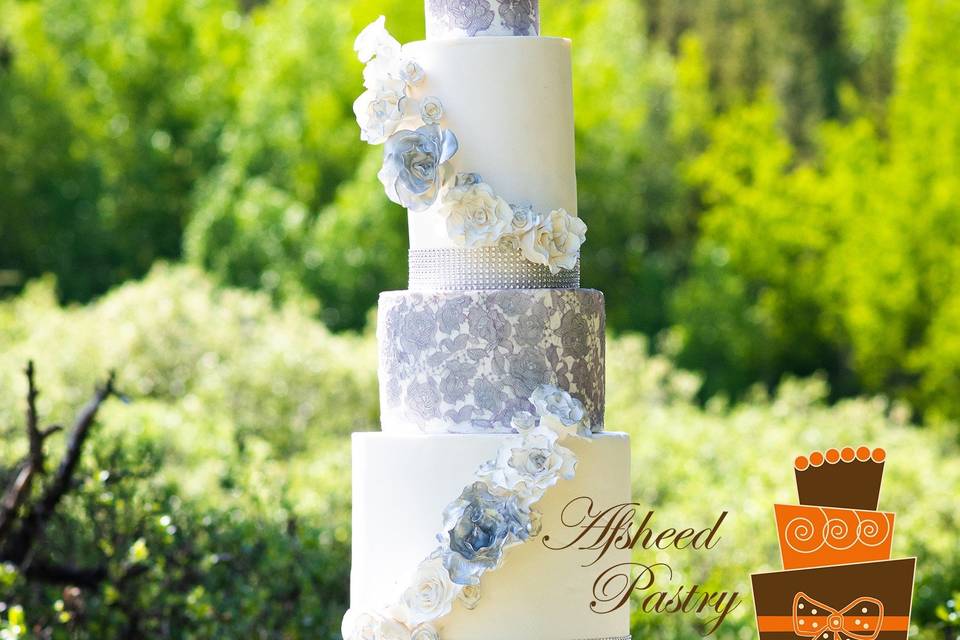 Fondant wedding cake