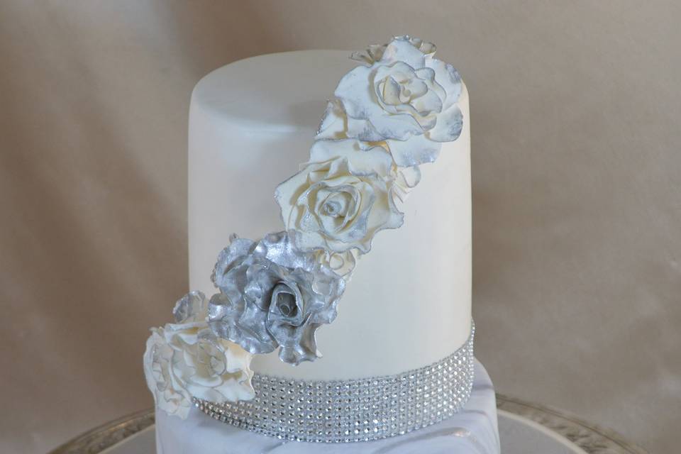 2 tier marble & handmade rose