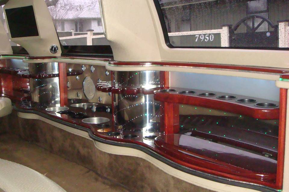 Suv limo bar