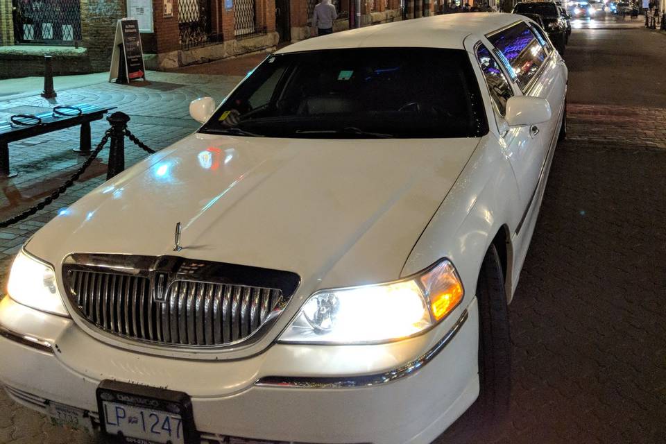 Stretch limo steam clock