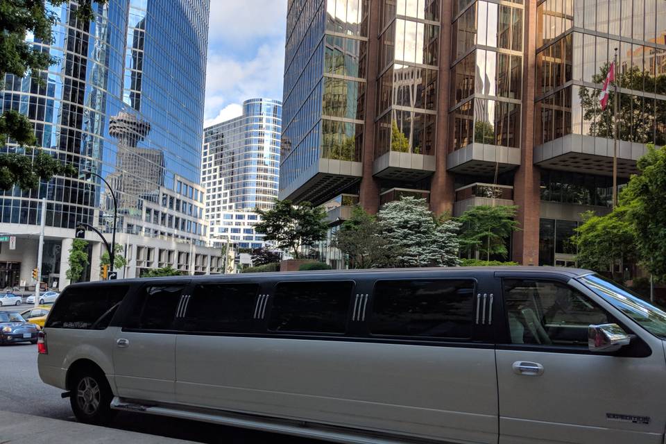 Suv limo on wedding