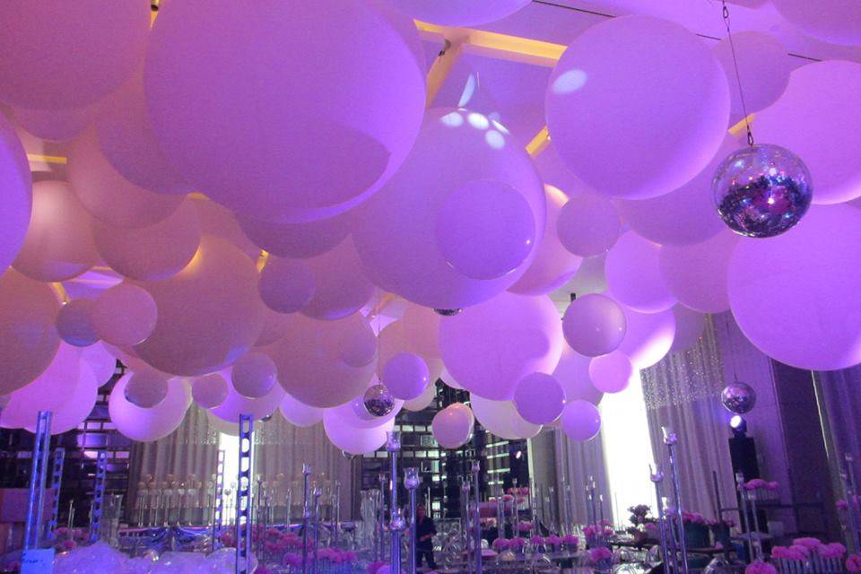 Balloon ceiling