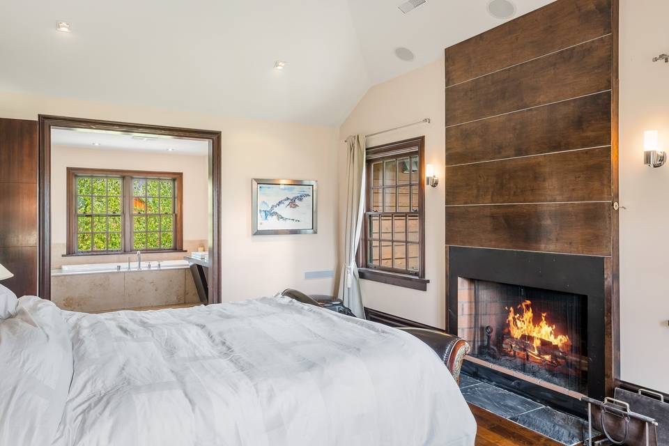 Master bedroom- real fireplace