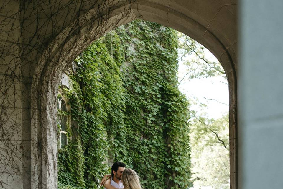 Kissing under the arch