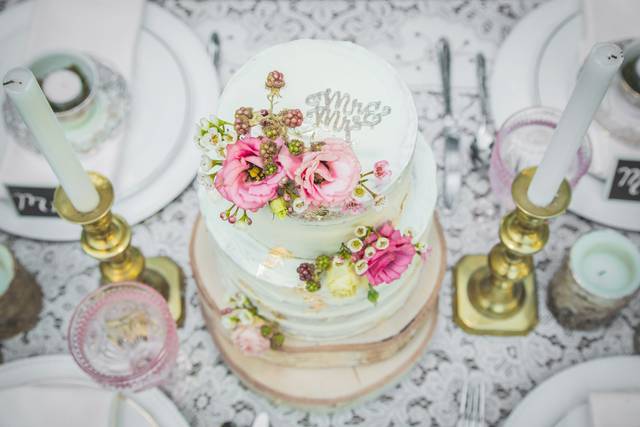 Makeup Kit Birthday Wishes Cake With Name For Wife