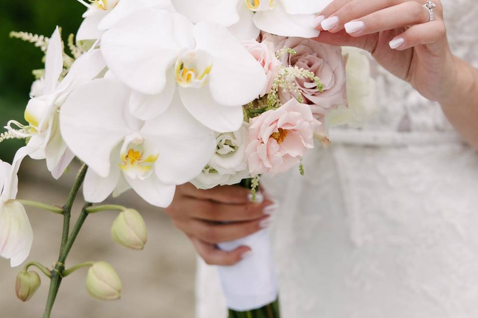 Chic white flowers