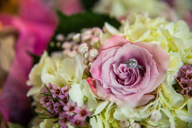Hideaway ring