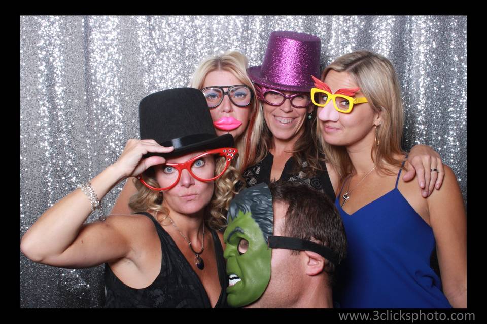 3 Clicks Photo Booths