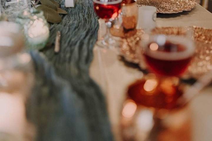 Coral head table setting