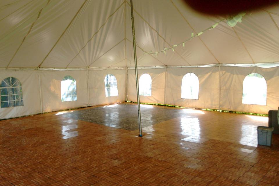 40x40 tent w/ full dance floor