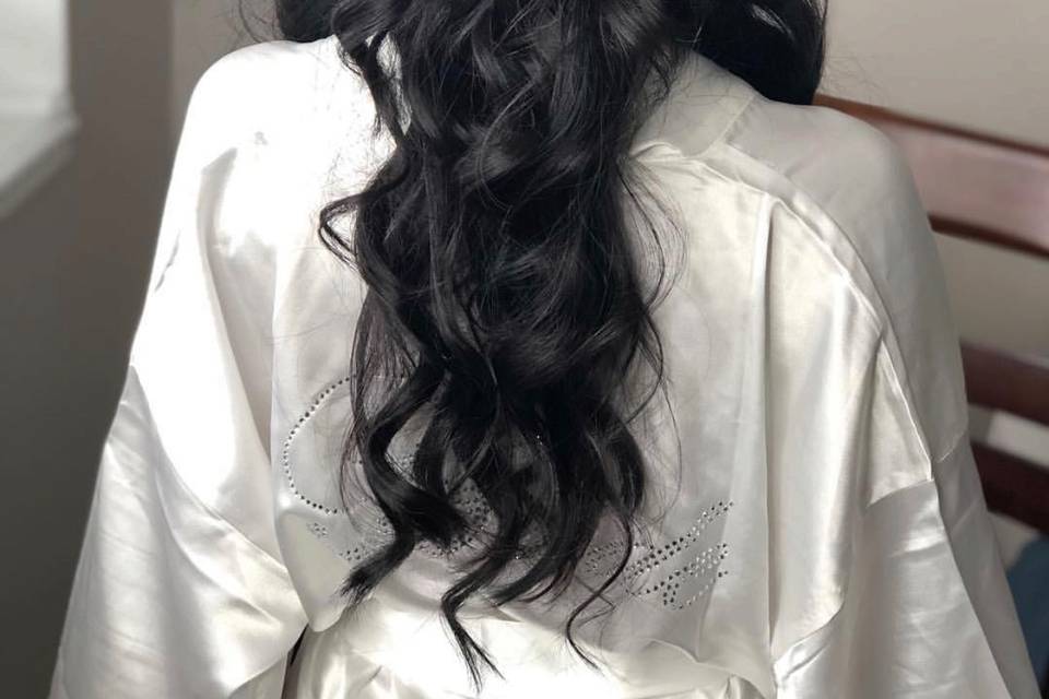 Wavy hair with hair piece