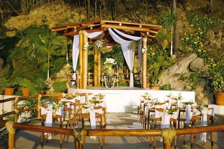 Dreams Huatalco Wedding Gazebo.jpg