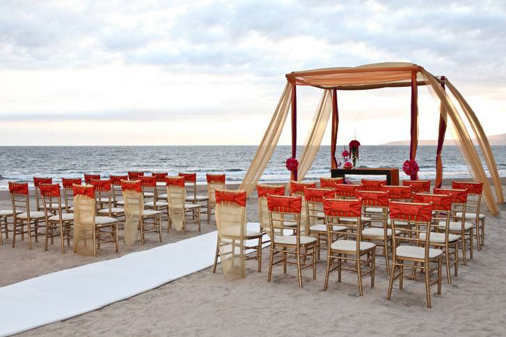 Dreams Villamagna Beach Gazebo.jpg