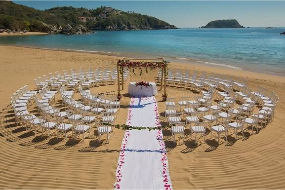 Huatulco beach wedding