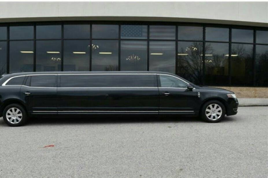 8 to 9 passenger limo