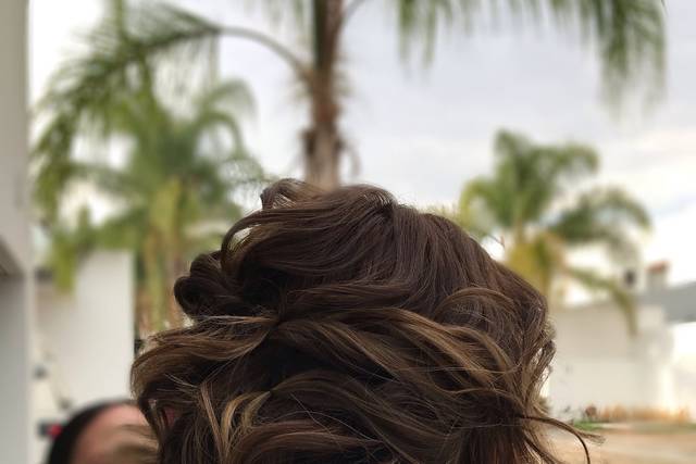 Hairstyle for wedding guest