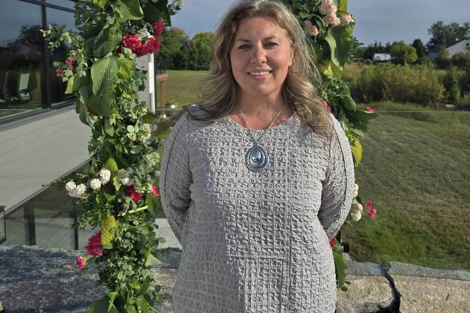 Meet Erin, your Officiant
