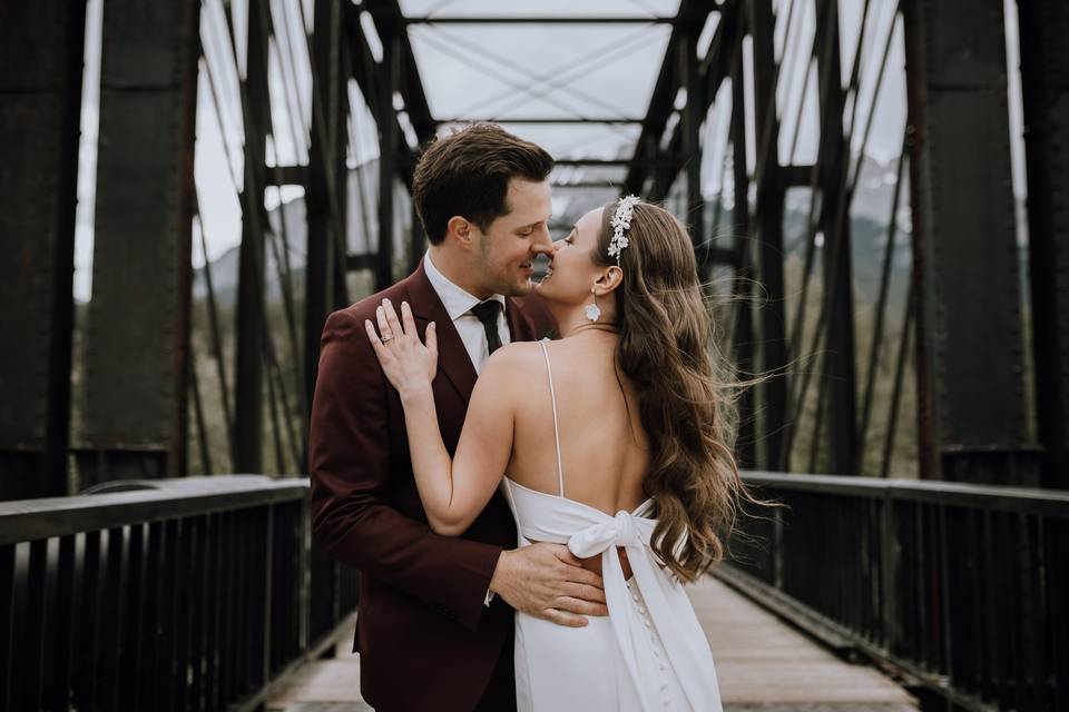 Kiss on the bridge