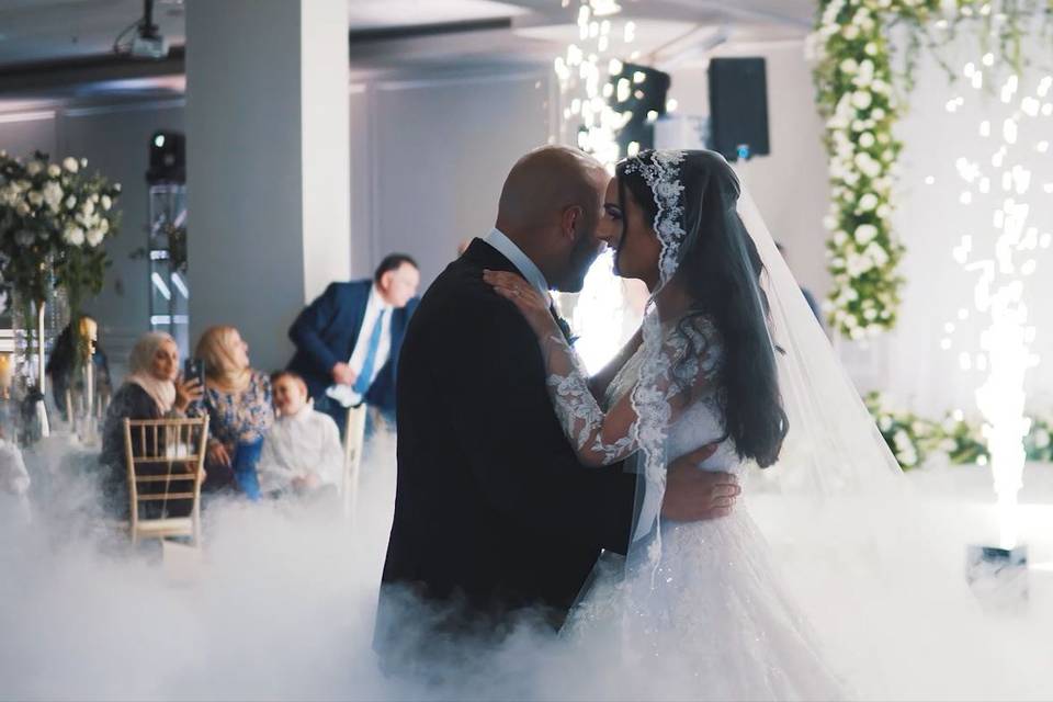 Dry ice during the first dance