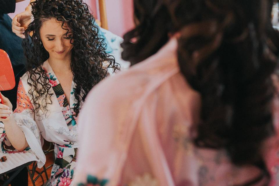 Enhancing her own natural curl