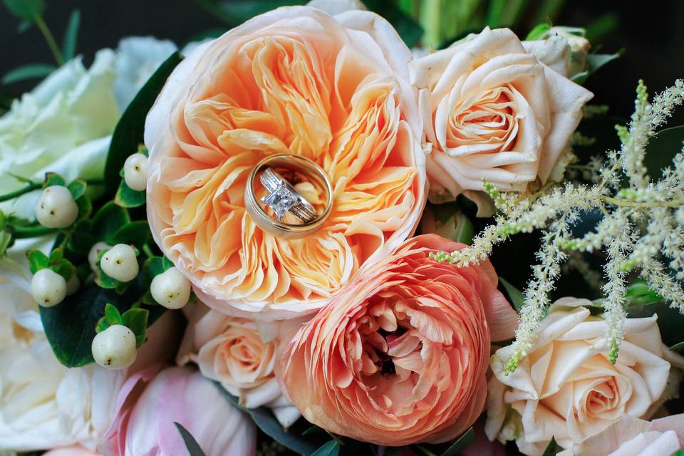 Wedding flower and ring details
