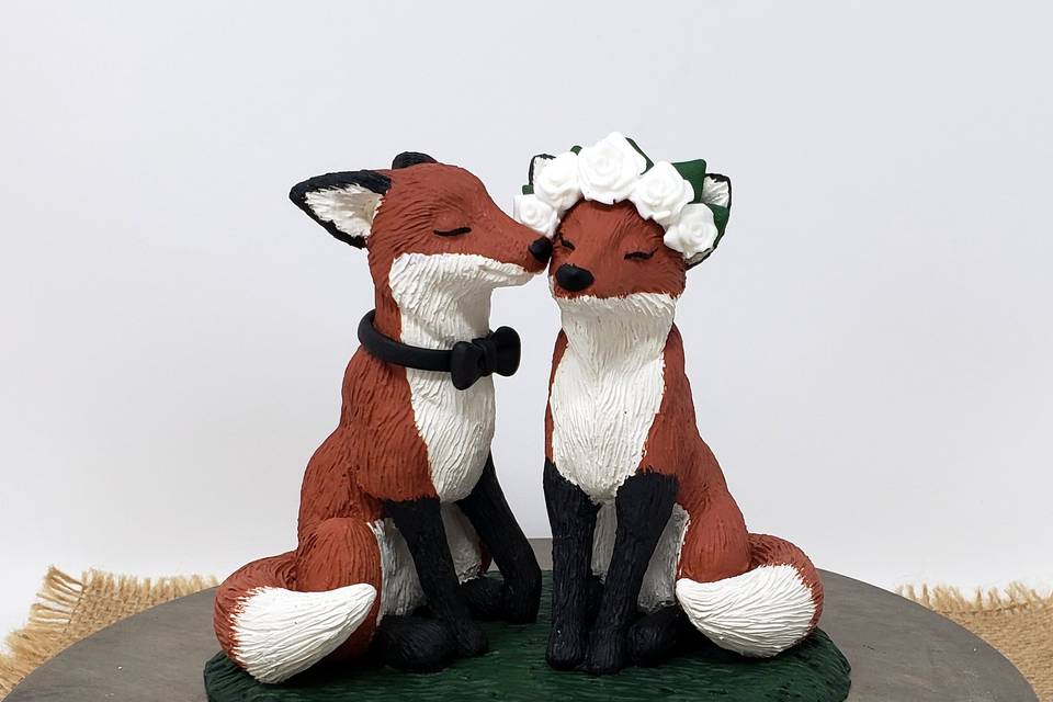 Kissing Fox Cake Topper
