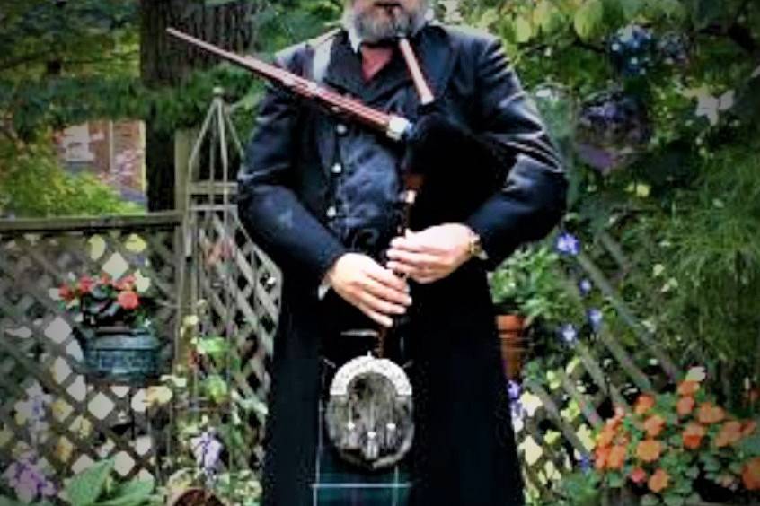 The Scottish Bagpiper Wedding Music Fergus Weddingwire Ca   Small Pipes Image 1 50 56215 1569110687 