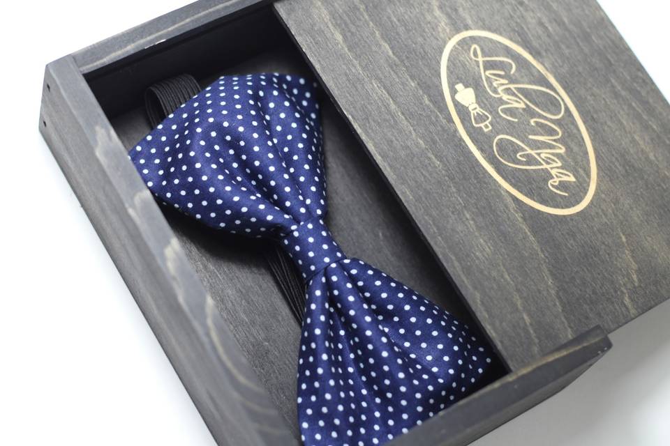 Custom bow tie