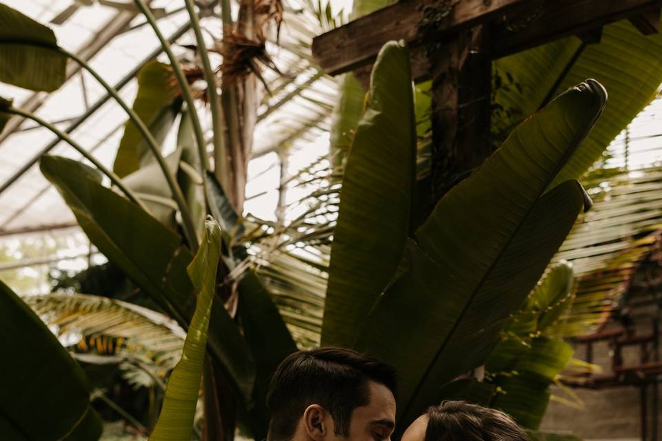 Romantic jungle wedding kiss