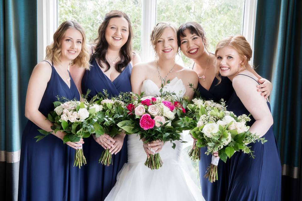 Elm Hurst Inn bridesmaids with bride