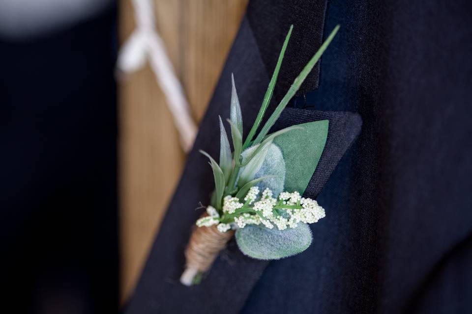 Groomsmen boutonniere